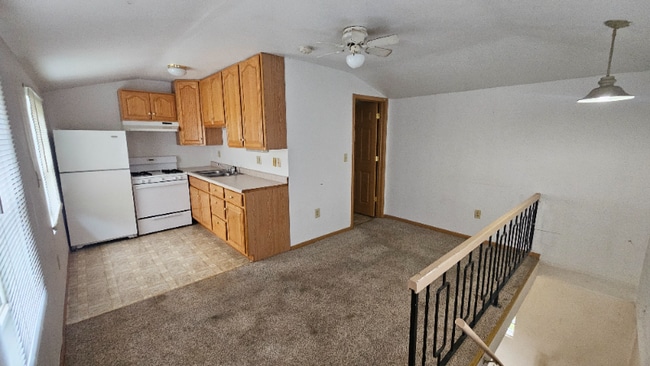 Building Photo - 6384 Oakwood Dr