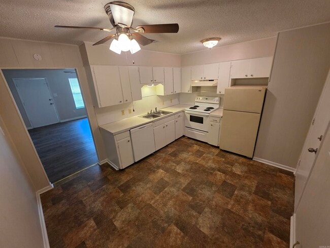 Building Photo - 2112 Virginia Dr