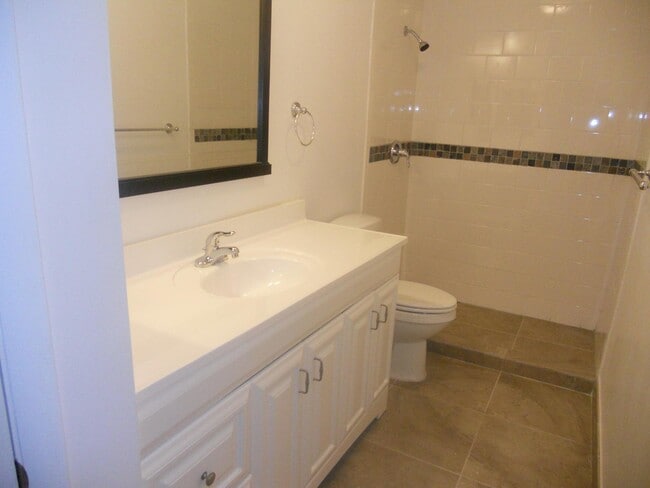 Building Photo - 3040 NE 16th Ave