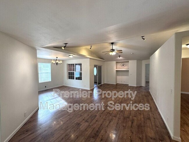 Building Photo - 2005 8th Ave N