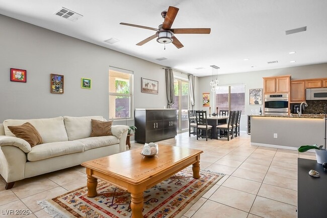 Building Photo - 2589 Chateau Clermont St