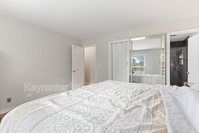 Building Photo - 2930 Northampton Dr