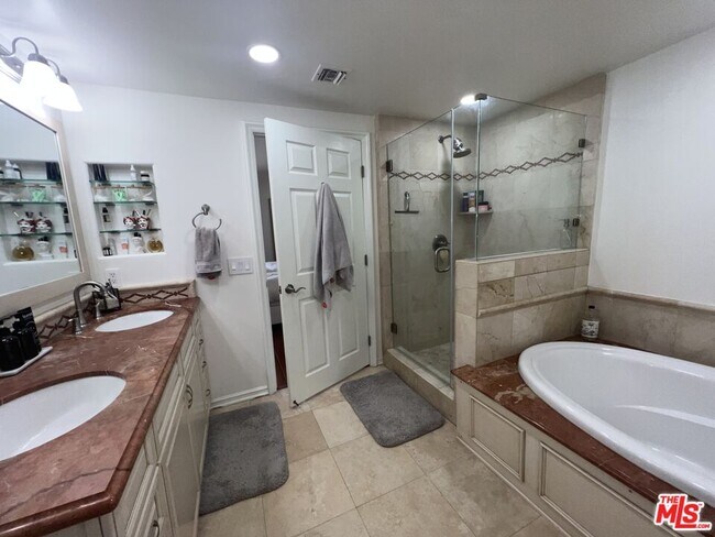 Building Photo - 1000 Granville Ave