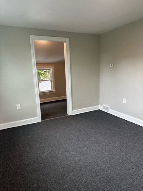 Building Photo - 255 Blakeslee St