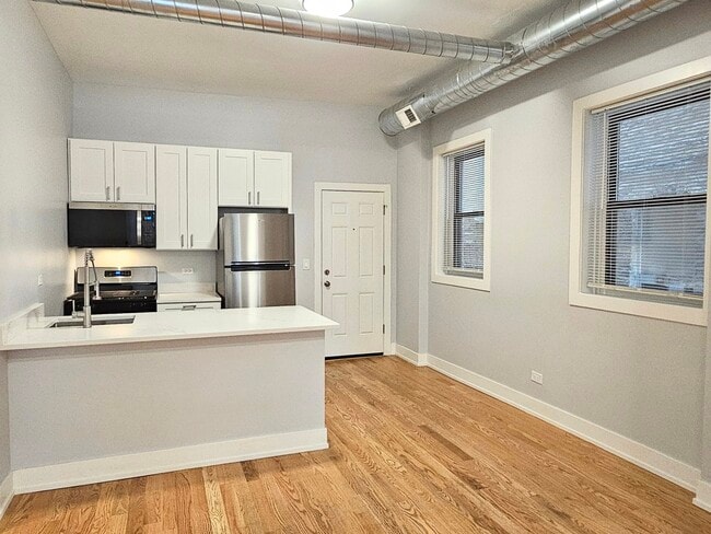 Building Photo - 1415 W Erie St