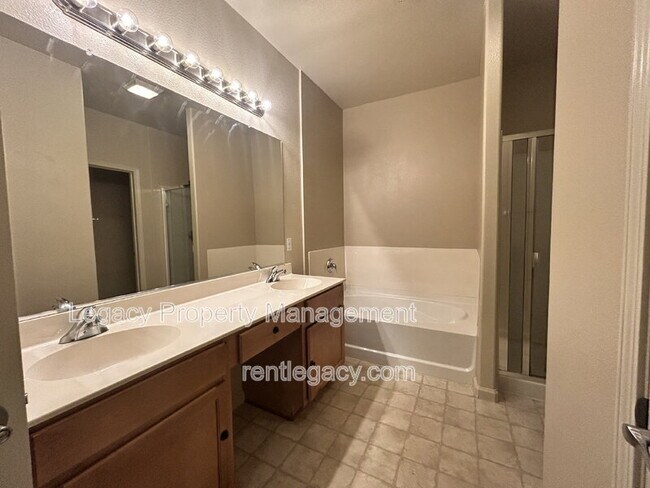 Building Photo - 5350 Dunlay Dr