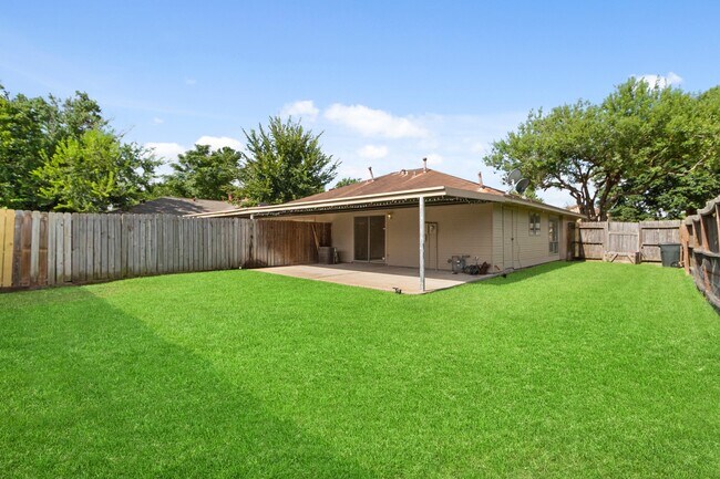 Building Photo - 5218 Beaverbrook Dr