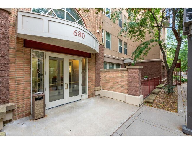Building Photo - 680 N 2nd St
