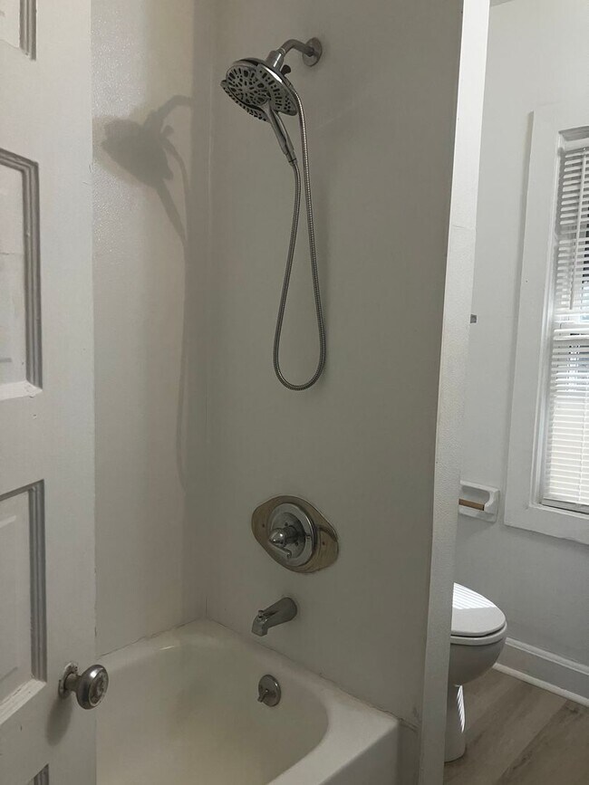 Building Photo - Cute one bedroom