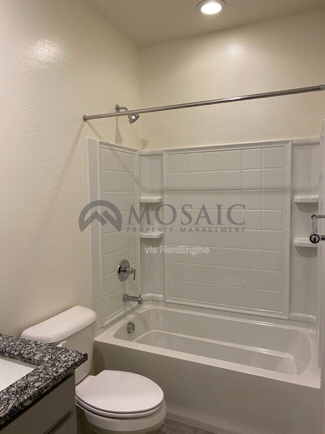 Building Photo - 4058 E Erie St