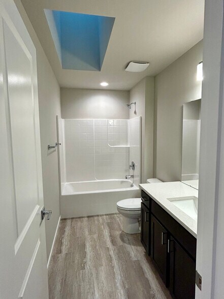 Building Photo - 537 Shore Pine Place