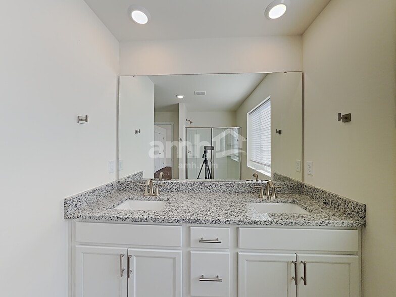 Building Photo - 12405 83rd Ave E