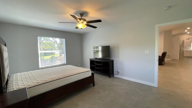Building Photo - 17548 32nd Ln N