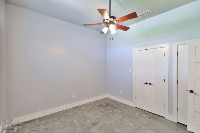 Building Photo - 3/2/2 duplex!  NEWLY UPDATED!