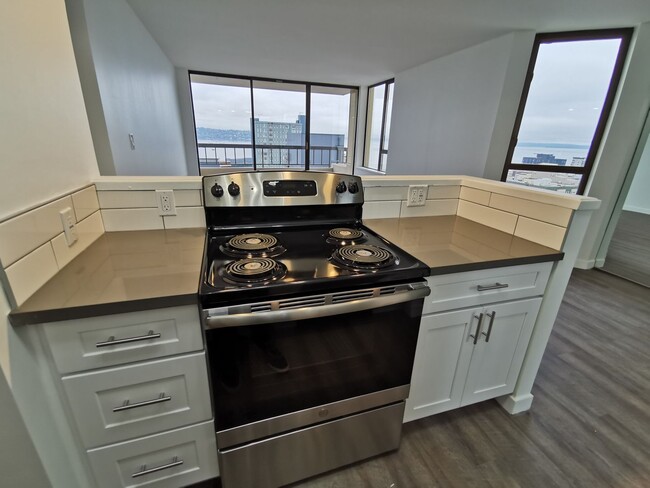 Building Photo - Brand new renovated 1 bedroom, 1 bath cond...