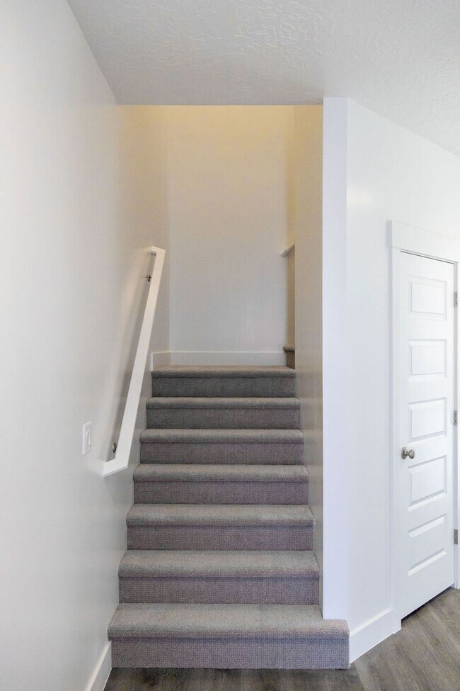 Building Photo - Spacious 4-Bed Home in Sage Canyon