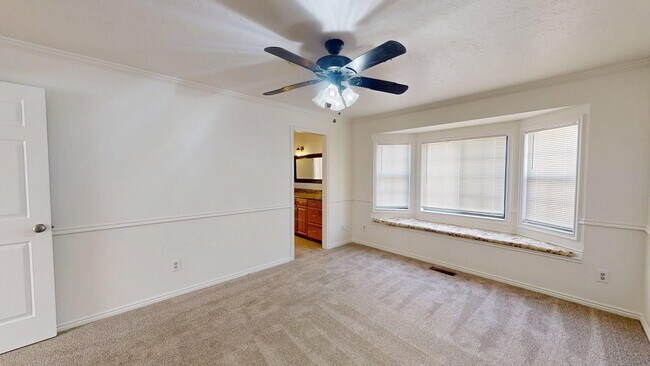 Building Photo - Freshly Updated Gem in Desirable East Side Sandy