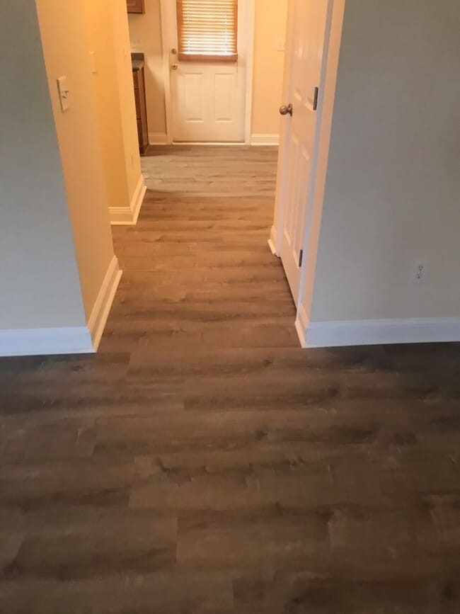 Building Photo - 323 Laurel Oak Ln