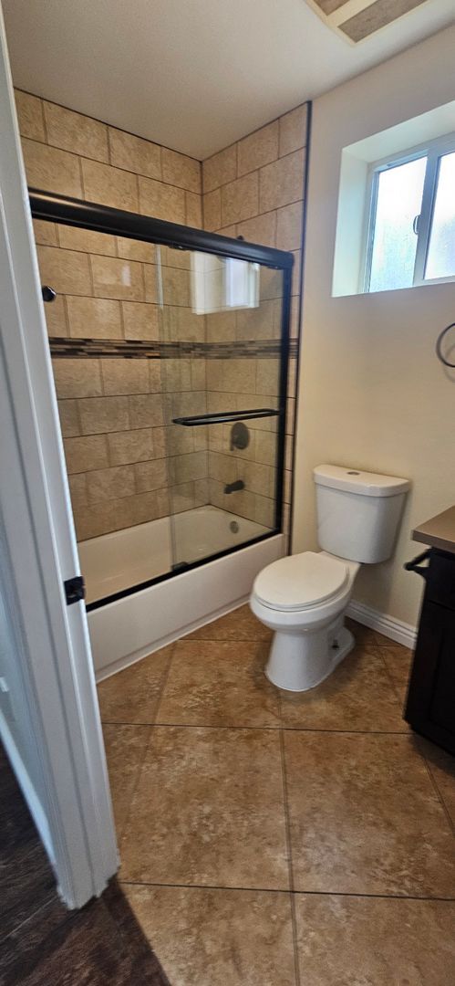 Building Photo - 75(611)