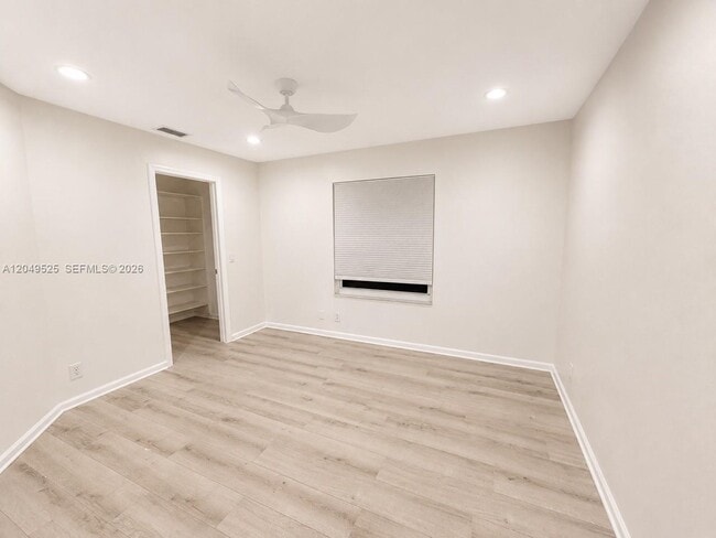 Building Photo - 2616 Oakbrook Ct