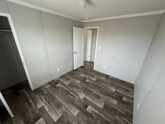 Building Photo - 365 Patriot Ln