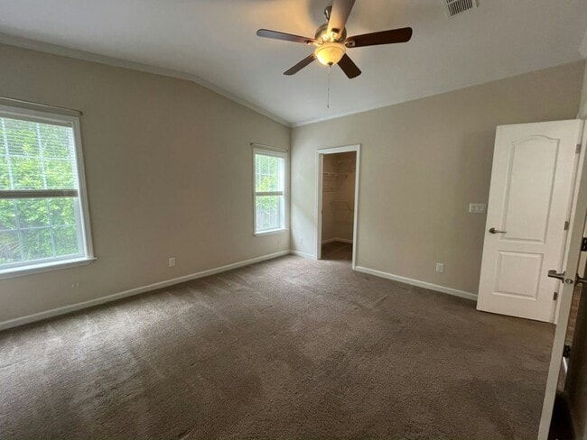 Building Photo - 115 Poinsettia Dr