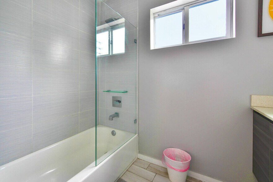 Building Photo - 481 NE 29th St