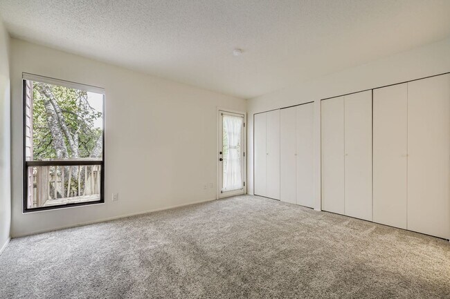 Building Photo - Fully-Remodeled 3 Bed 2.5 Bath Kirkland Home!