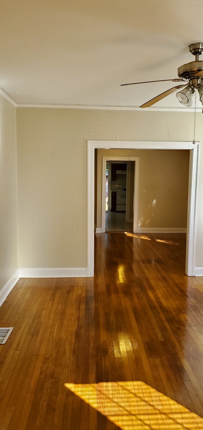 Building Photo - 2653 Dellwood Ave