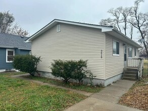 Building Photo - Updated 3 Bed / 2 Bath Home – Council Bluffs – $1,495/mo