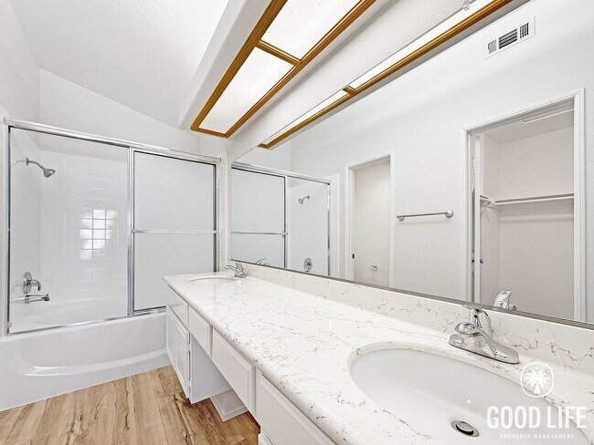 Building Photo - Fully Renovated 2BD/2.5BA in Aliso Viejo | Fireplace, Private Patio, Pool/Spa & Attached Garage