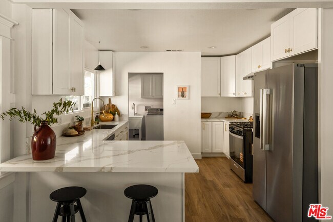 Building Photo - 1726 W 52nd St