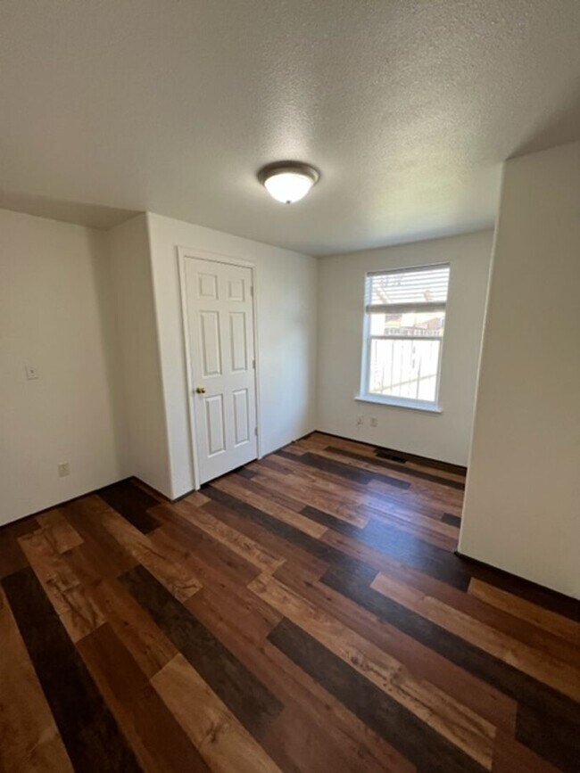 Building Photo - 710-710 Cedar St