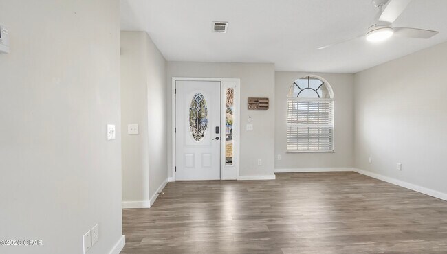 Building Photo - 1712 Vecuna Cir