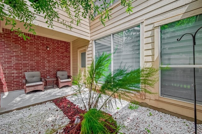 Building Photo - 3718 Garden Green Trail