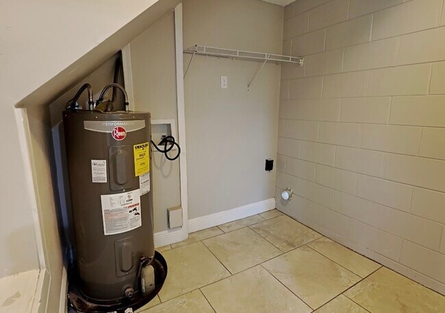 Building Photo - 1424 Liz Ln