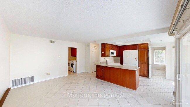 Building Photo - Beautiful Home in Irvine