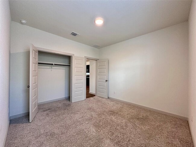 Building Photo - 402 Barton Creek Ln