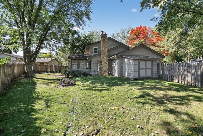 Building Photo - 1710 Shadyview Ln N