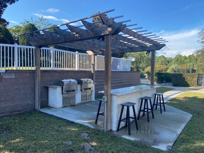 Building Photo - 2834 Bloomfield Ln