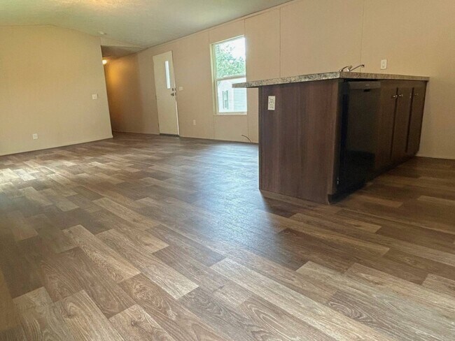 Building Photo - 302 Autumn Ln