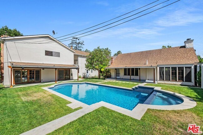 Building Photo - 517 Elm Dr