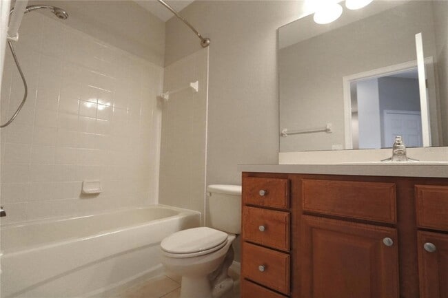Building Photo - 622 Breezeway Ct