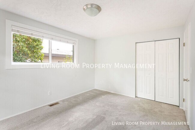 Building Photo - 4816 SE 36th Ave