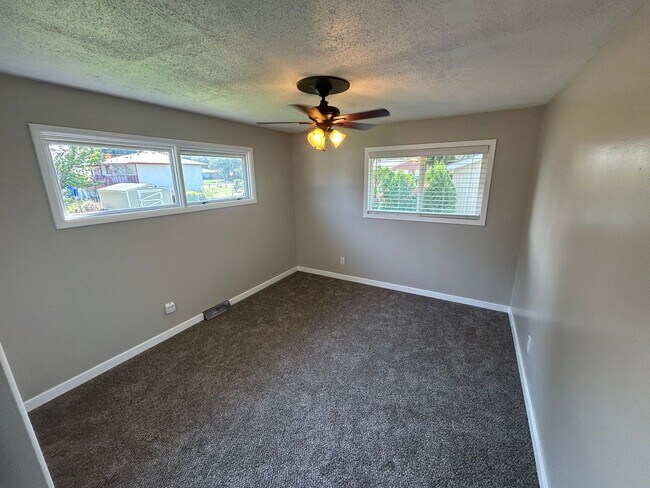 Building Photo - Beautiful 3 Bed, 1.5 Bath in Spokane!