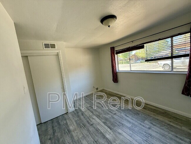 Building Photo - 790 Topaz Dr