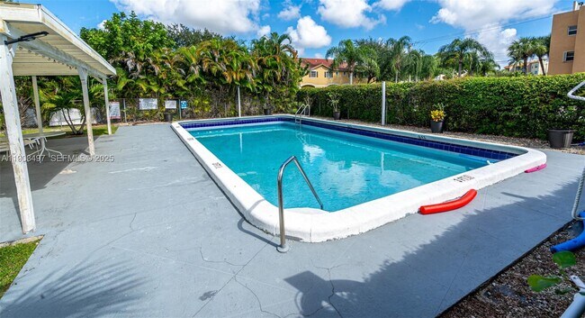 Building Photo - 1891 SW 81st Ave