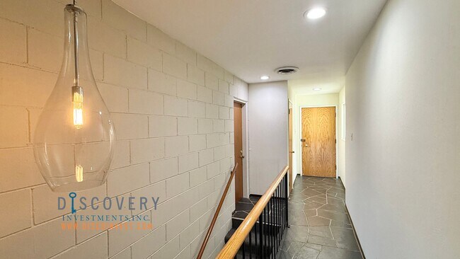 Building Photo - Mid-Century Modern 3 Bedroom Home in Montclair