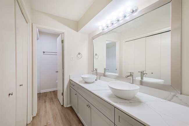 Building Photo - 3362 Continental Dr