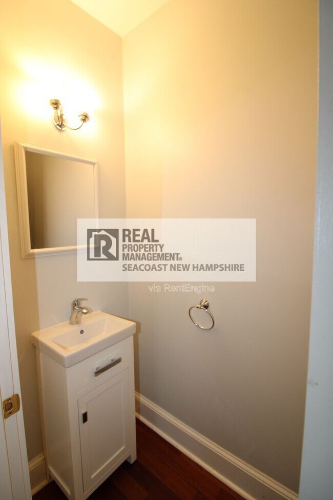 Building Photo - 586 Central Ave